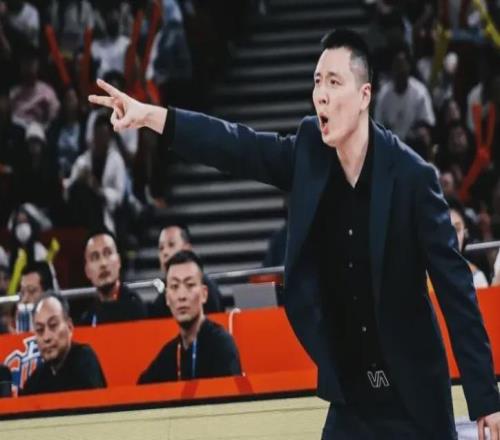 上海男篮逆转日本海盗队！两大新国手首秀亮眼，卢伟新赛季要冲冠