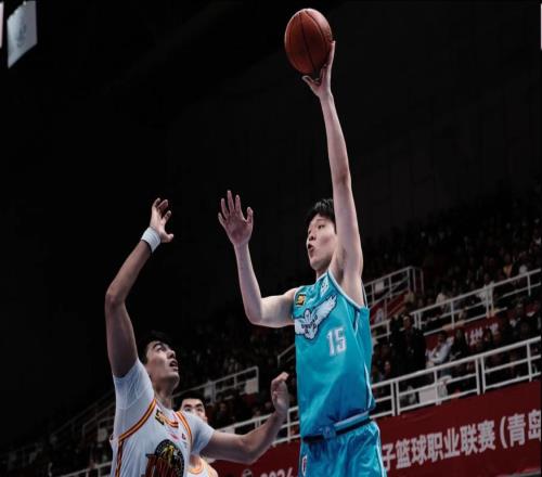 接班杨瀚森！17岁第2场成人比赛砍13+5，青岛内线大旗未来他扛