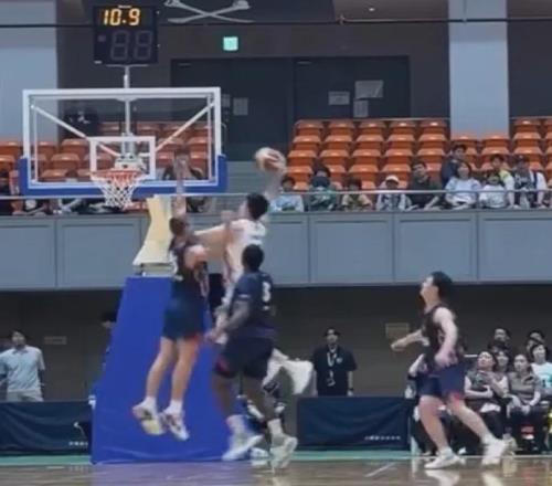 重磅首秀！12+5+6！中国男篮第一天赋前锋