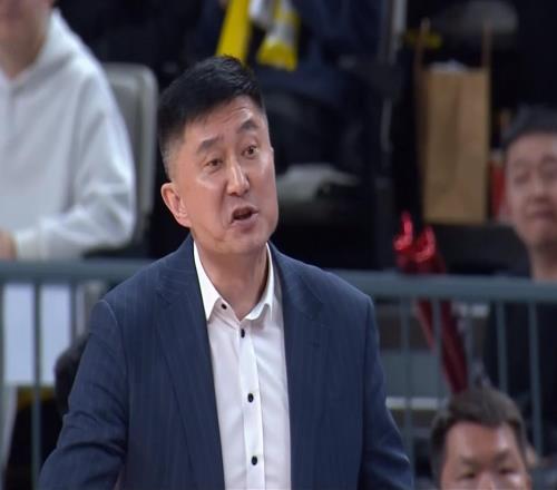 没他不行！男篮顶级锋卫打服杜锋，这可是广东队未来老大